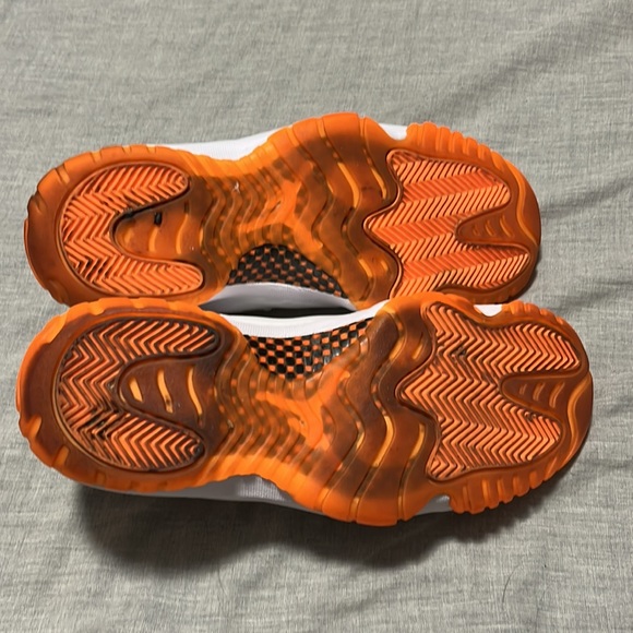 Slightly used Jordan 11 citrus - Picture 3 of 5